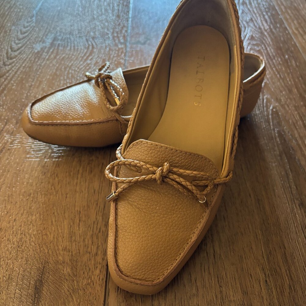 TALBOTS Tan, Textured Leather Moccasin Flats with Tassel Detail, Size 5 1/2